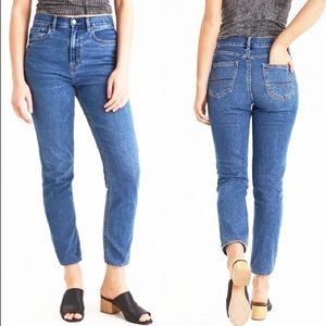 American Eagle Medium Wash Mom Jean size 0 Short